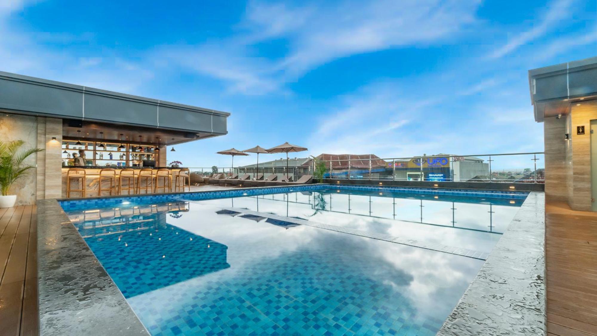 City Of Aventus Hotel - Denpasar Екстериор снимка