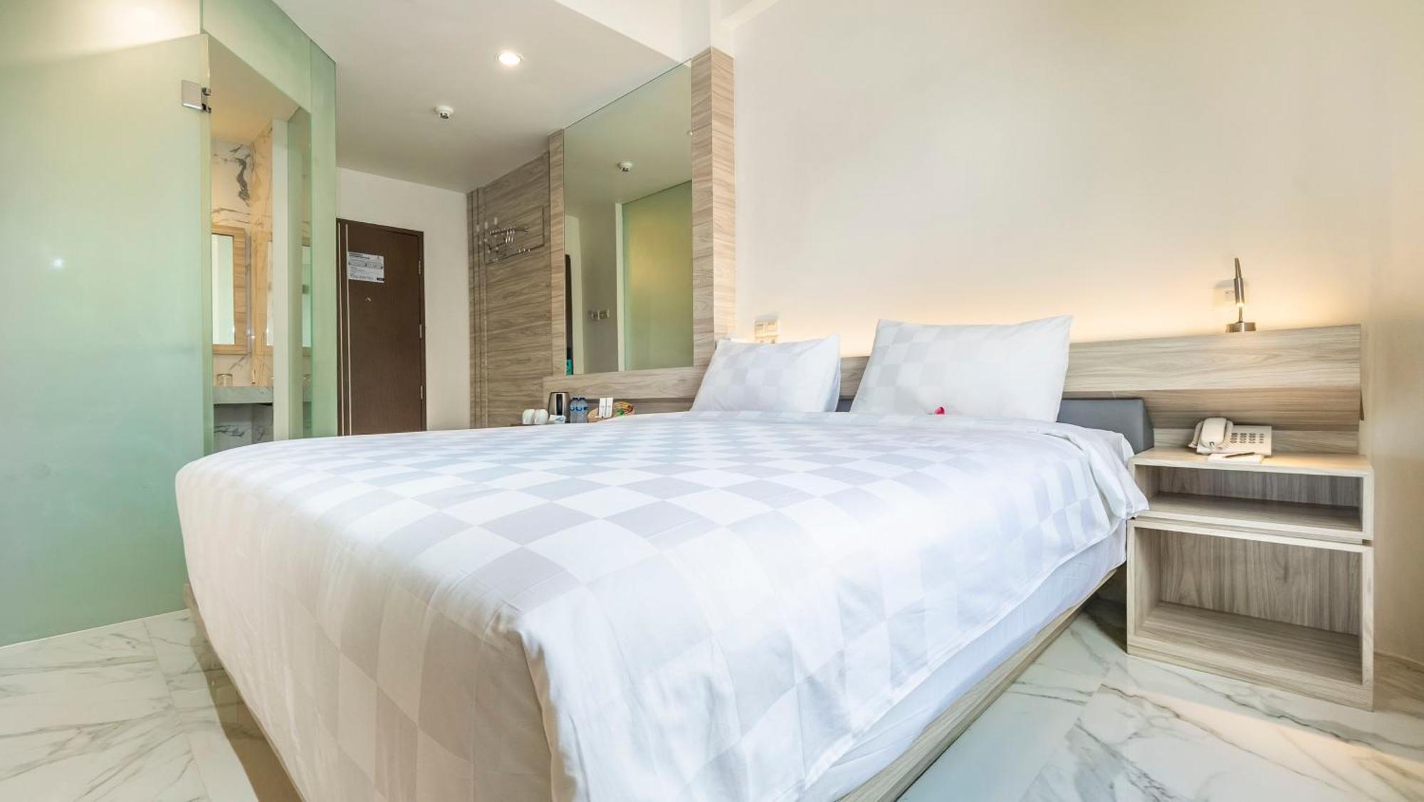 City Of Aventus Hotel - Denpasar Стая снимка